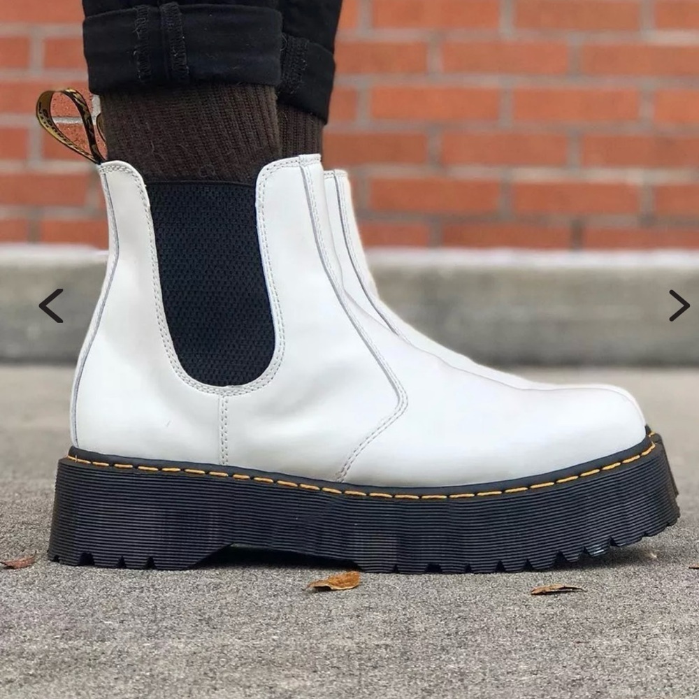 DR MARTENS 2976 SMOOTH LEATHER PLATFORM CHELSEA BOOTS